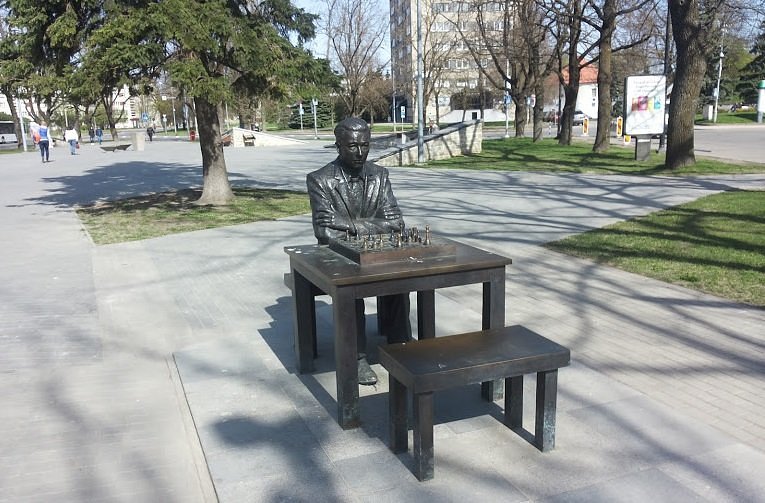 Monument to Paul Keres image