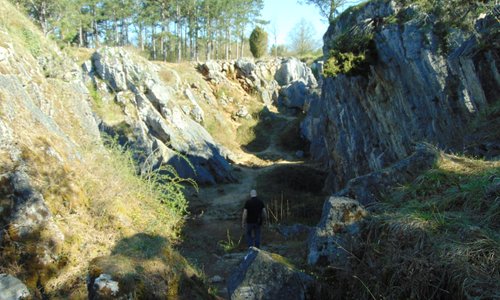 petit sentier praticable pour s'y rendre