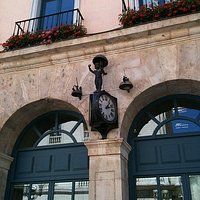 reloj en la fachada