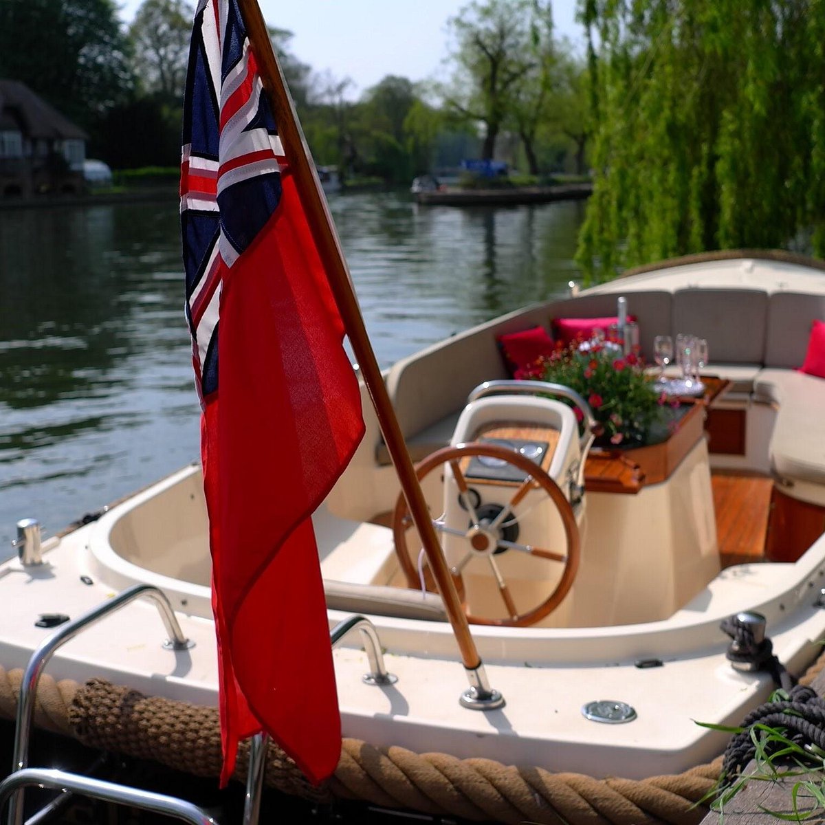 River boats. Лодка Хенли.