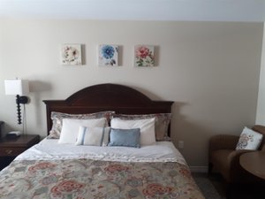 Rothesay Motel in Rothesay, image may contain: Cushion, Home Decor, Bed, Furniture