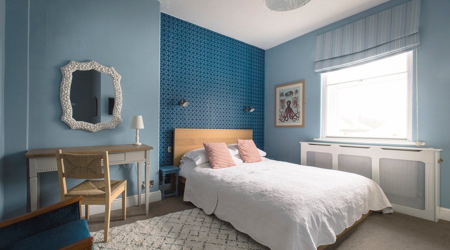 Room 1 - Euro kingsize bed, overlooking thre High Street, on first floor