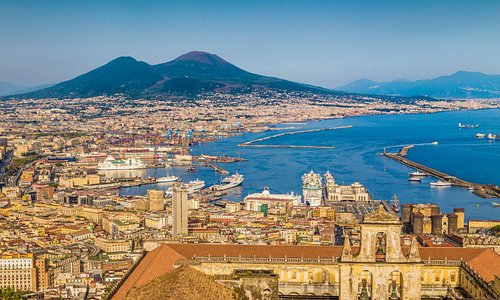 Follow in the footsteps of emperors and make Naples your royal retreat. The sparkling sea and iconic Italian culture make this city a beloved destination.