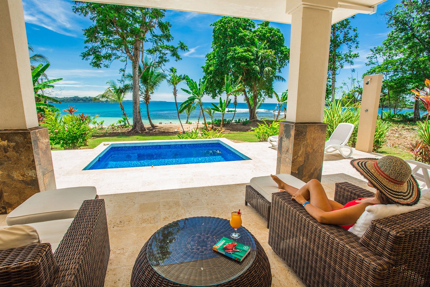 Luxury beachfront villa in Playa Bonita