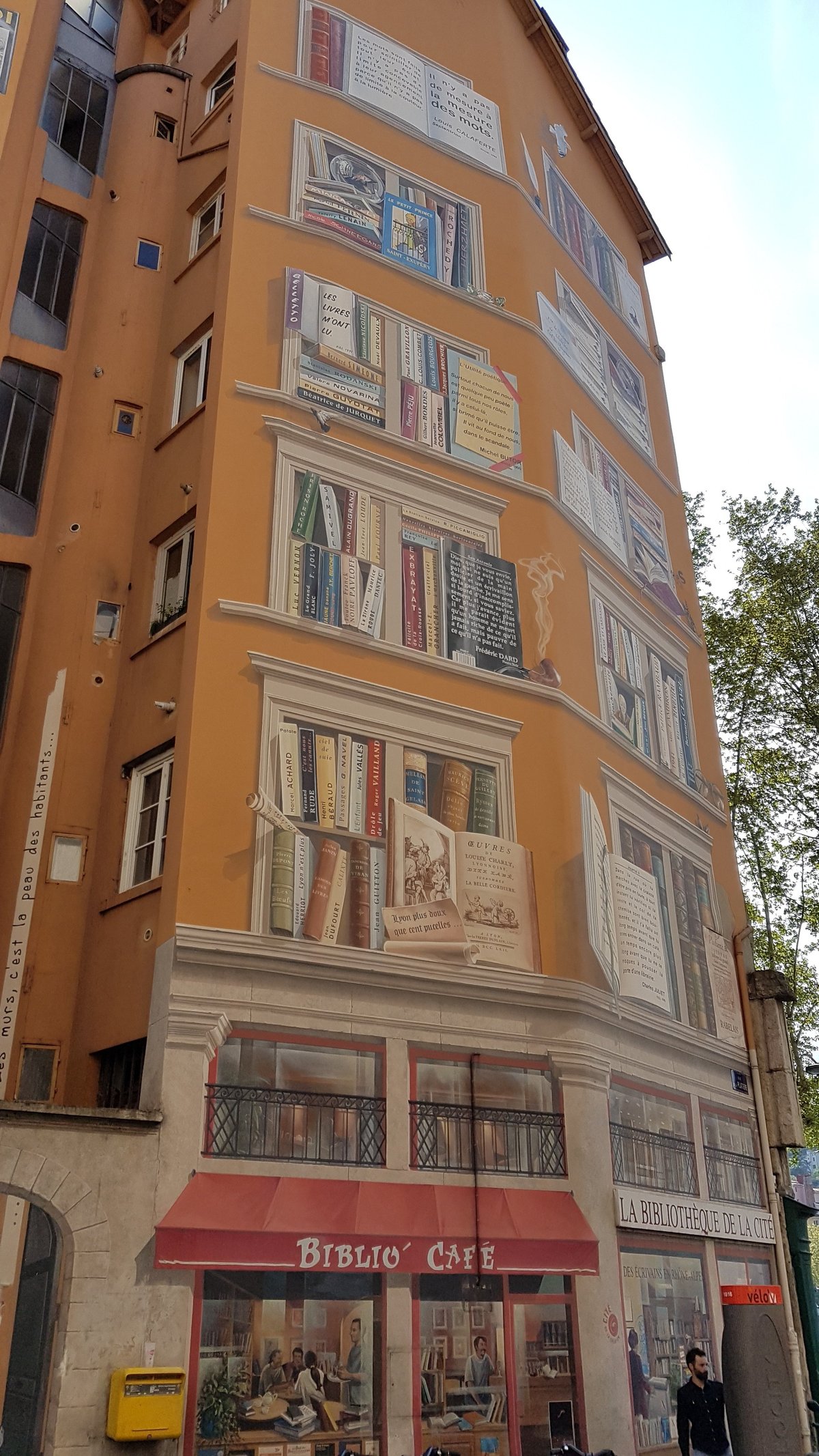 Fresque La Bibliotheque de la Cite, Лион: лучшие советы перед посещением -  Tripadvisor