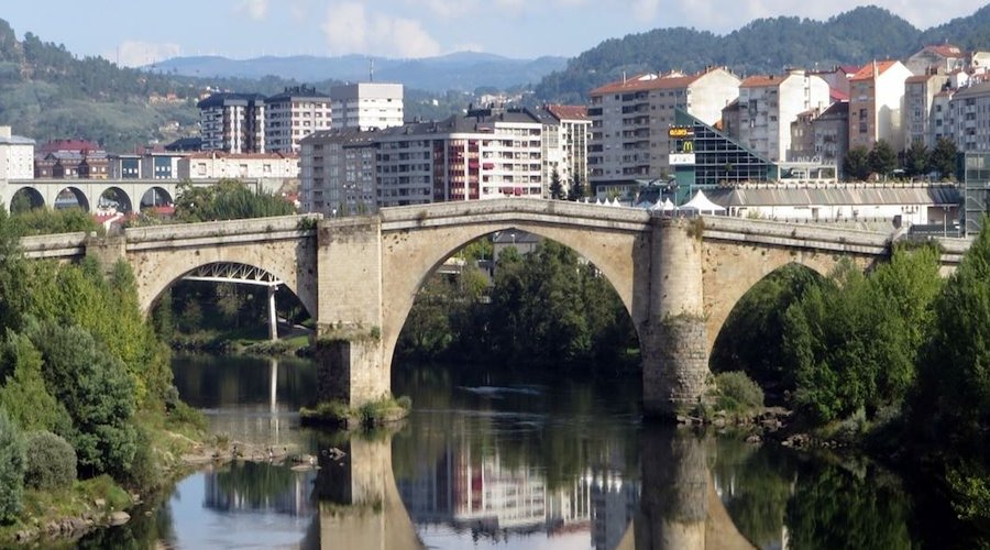Vista central del puente romano