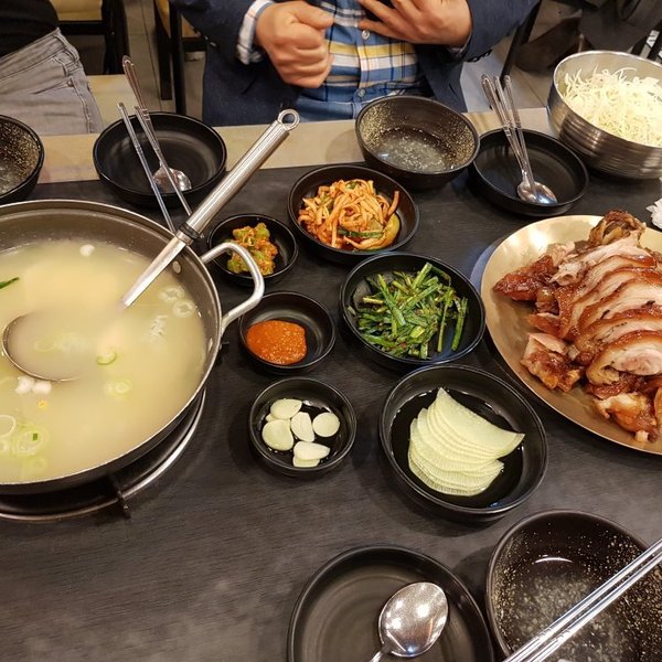 THE 10 BEST Restaurants Near Kingkong Hotel (Updated 2024)