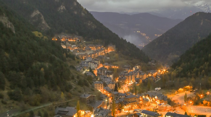 Arinsal por la noche