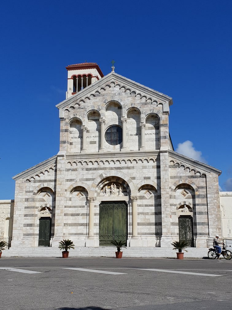 Chiesa Parrocchiale Di Santa Maria Ausiliatrice Chiesa di Santa Maria Ausiliatrice (Marina di Pisa) - Alles wat u moet
