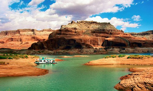 We service every lake in many states.  Enjoy our Lake Powell watercraft services anytime!