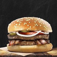 Большой папа с двойной котлетой и беконом.