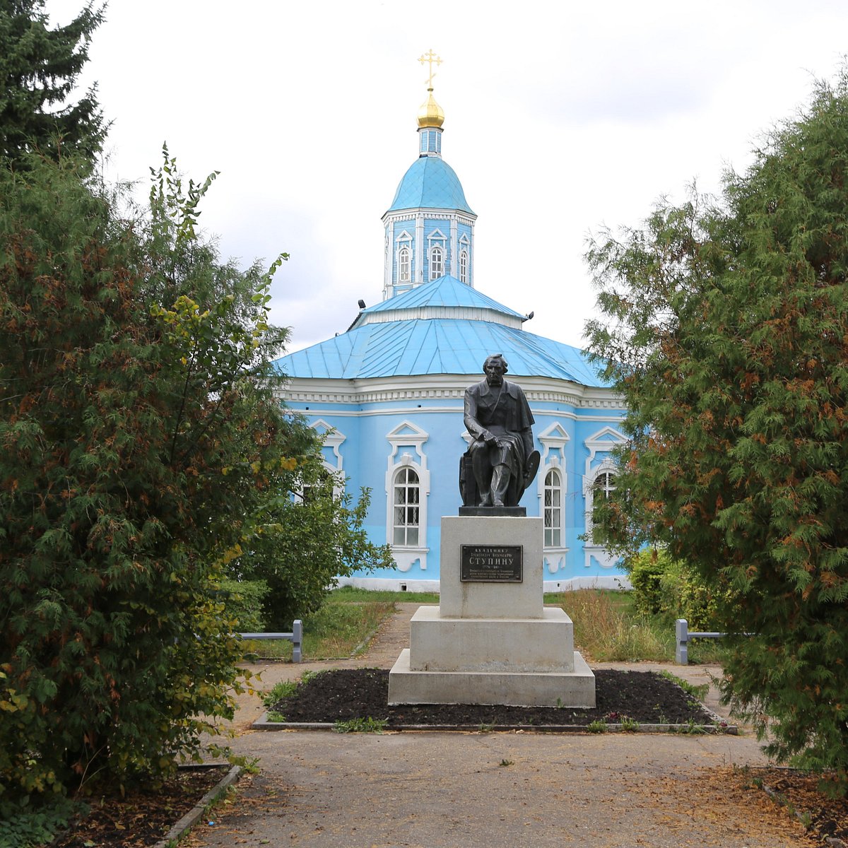 Александре васильевиче ступине. Сквер Ступина Арзамас. Памятник Ступина в Арзамасе. Знаменская Церковь Ступина памятник Арзамас. А. В Ступин памятник в Арзамасе.