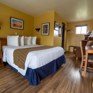 One of our single queen rooms