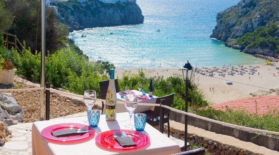 una vista impresionante e una comida casera para disfrutar
