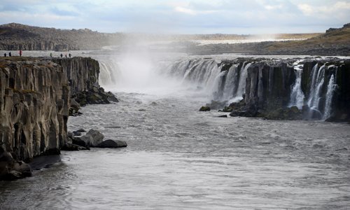 Looking upstream to Selfoss after walking from Dettifoss.