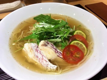 鯛だしらーめん。さっぱりとしているのでスープも飲めます。