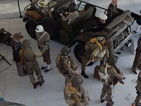 File:US WW2 Airborne paratroopers (mannequins) uniforms, helmets,  parachutes, etc. Sainte-Mère-Église Airborne Museum August 2019 -  48697971123.jpg - Wikimedia Commons