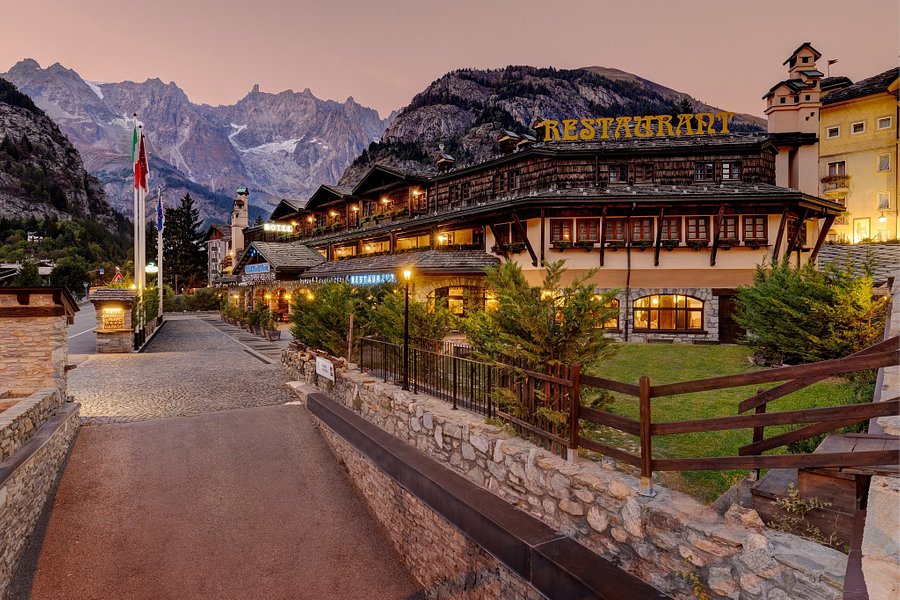 Hotel dei camosci courmayeur italy