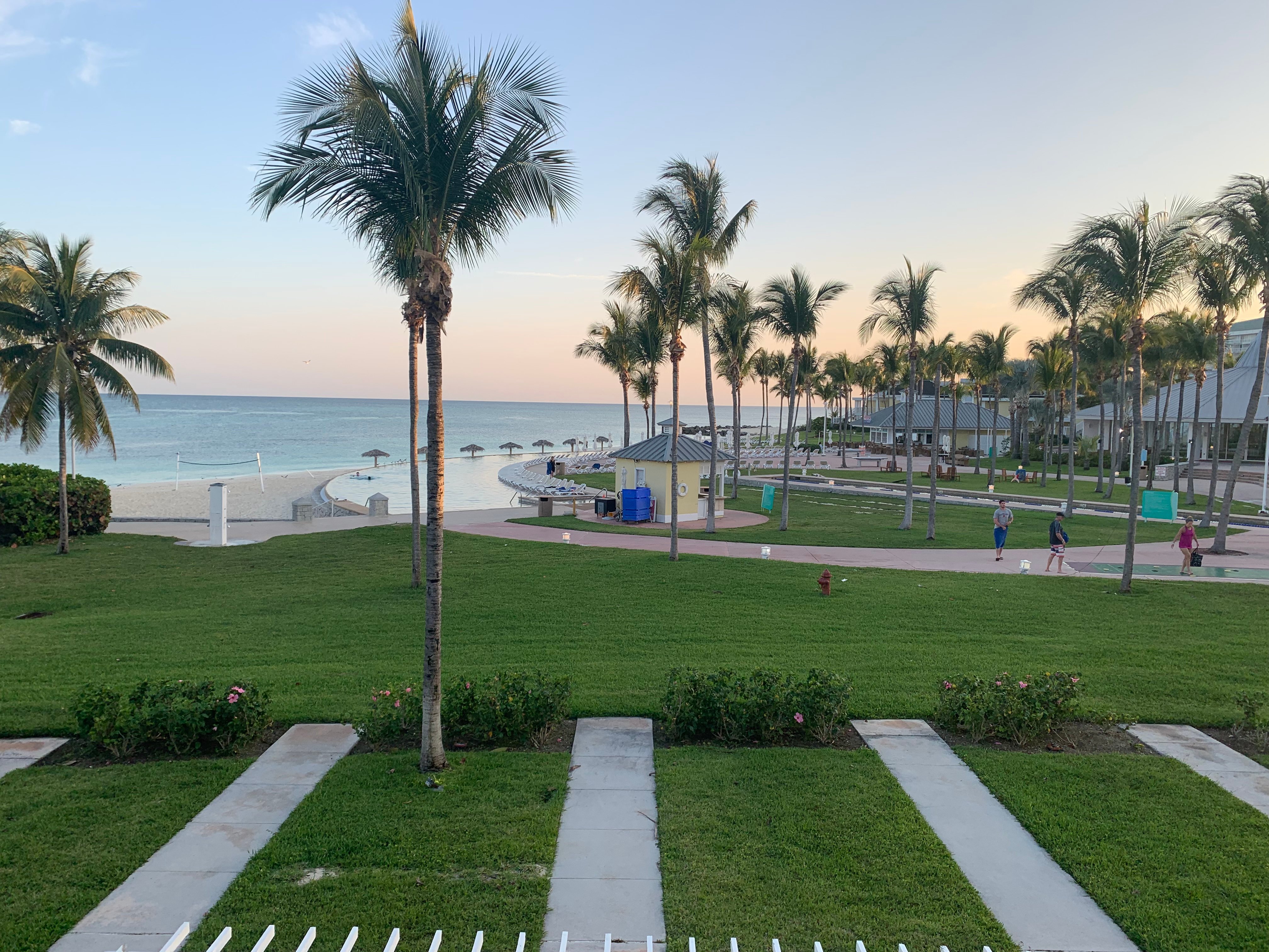 Lighthouse Pointe At Grand Lucayan Resort Evening Entertainment ...