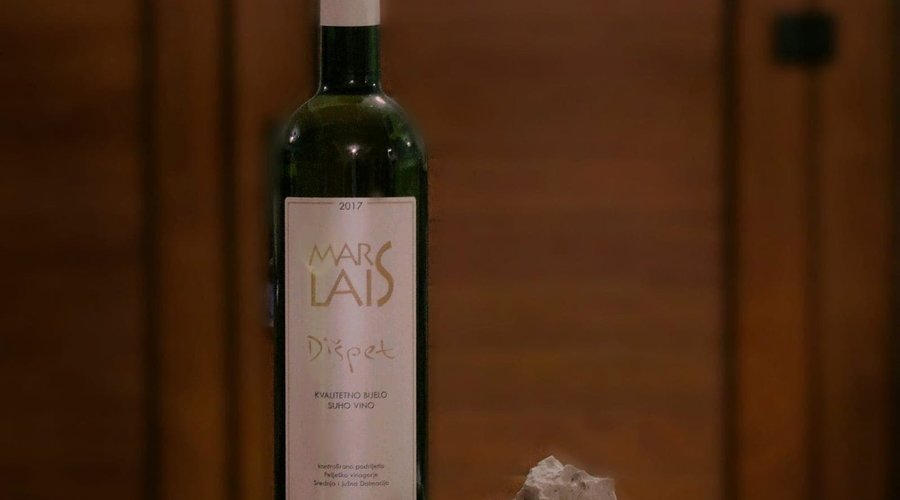 Dišpet- dry white wine. Blend of three sorts: Pošip, Rukatac and  Dubrovnik malvasija. Very fruity and flavour. Fresh and nice to pair with white fish, oysters and sea food. 
