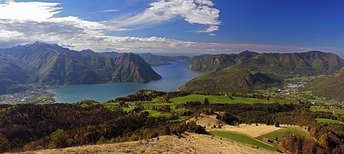 Monte Colombina above the plateau of Bossico has one of the most beautiful panoramas in southern Alps. This is the view towards south, on Lake Iseo.