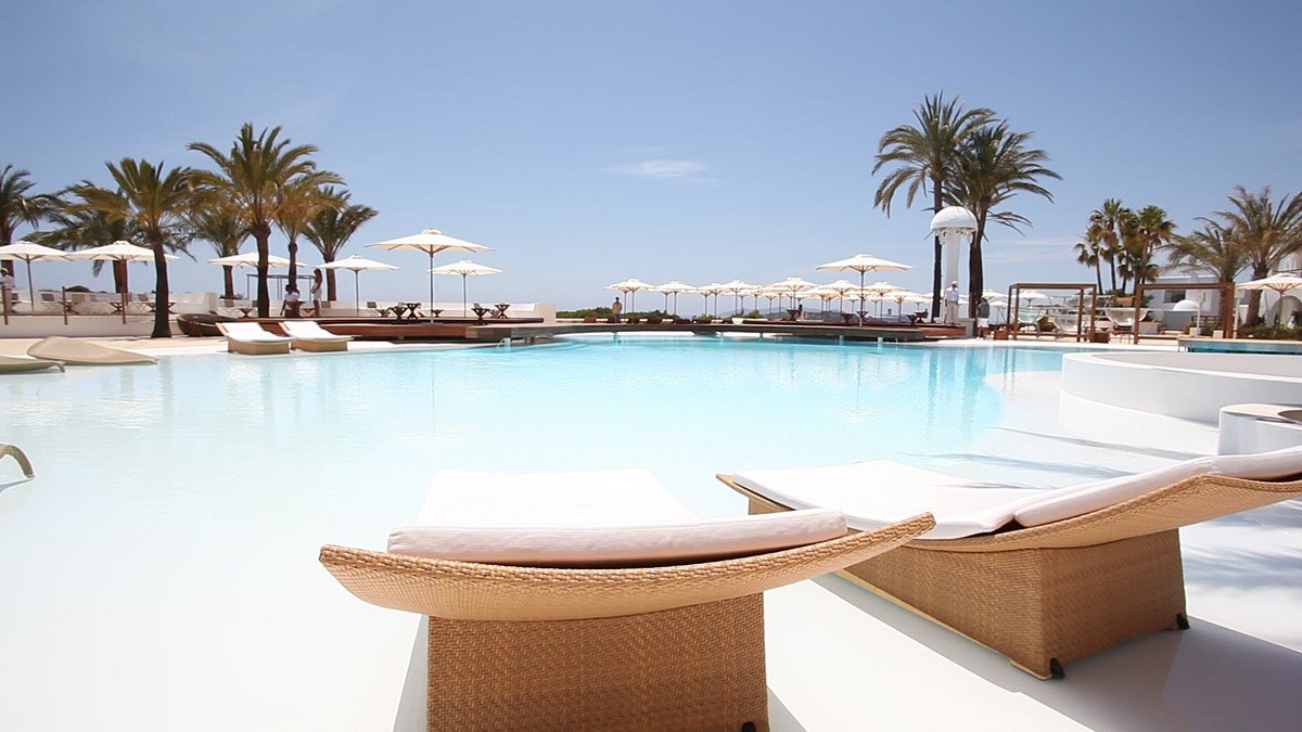 Destino Pacha Ibiza Resort, hotel in Ibiza