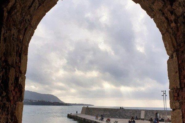 Porta Pescara e la spiaggia del Comvento di Cefalù. Hotel sulla spiaggia e sul mare a Cefalù nel centro storico