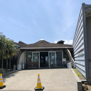 八丈島内の有料温泉施設。入浴料500円。晴れていれば絶景を眺めながら入浴できます。施設もきれいです。