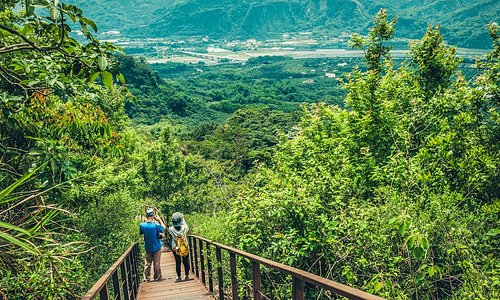 The 99 Peaks Forest Trail is a scenic trail in Nantou County, easy reached from Provincial Highway 14. It takes about 1~2 hours to complete the trail. The mountains there are quite peculiar.