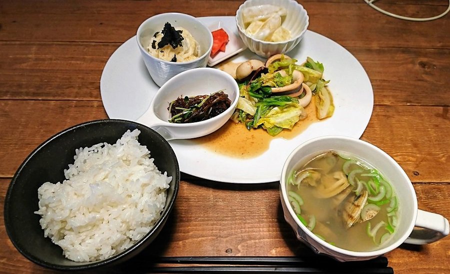 日替わりプレート　地場産イカとキャベツの炒め