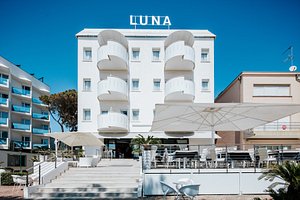 Luna Hotel in Lignano Sabbiadoro, image may contain: City, Condo, Hotel, High Rise
