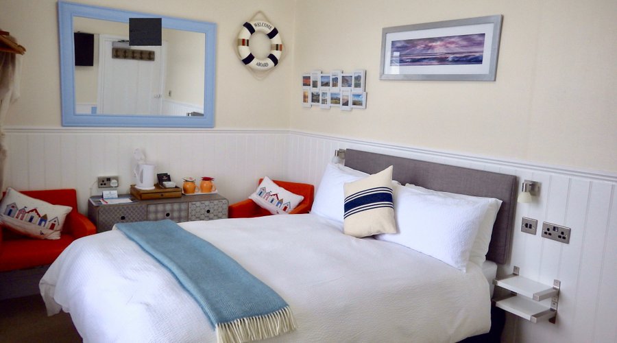 King bedded room, No 3