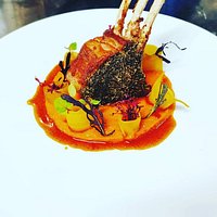 Carré d’agneau rôti aux herbes du sud de la France