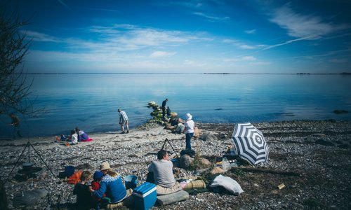 Børnevenlig og ugenert strand 800 meter fra Gæstgiveriet