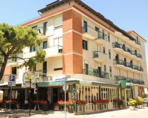 HOTEL HARRY'S - Updated 2024 Prices & Reviews (Jesolo, Italy)