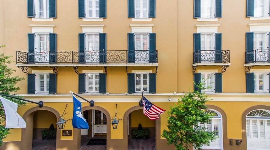 Hotel Mazarin exterior