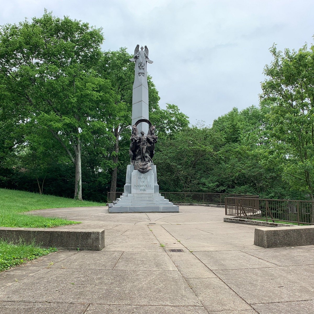 Battle park. Nashville памятник. Большие Салы парк памятник.