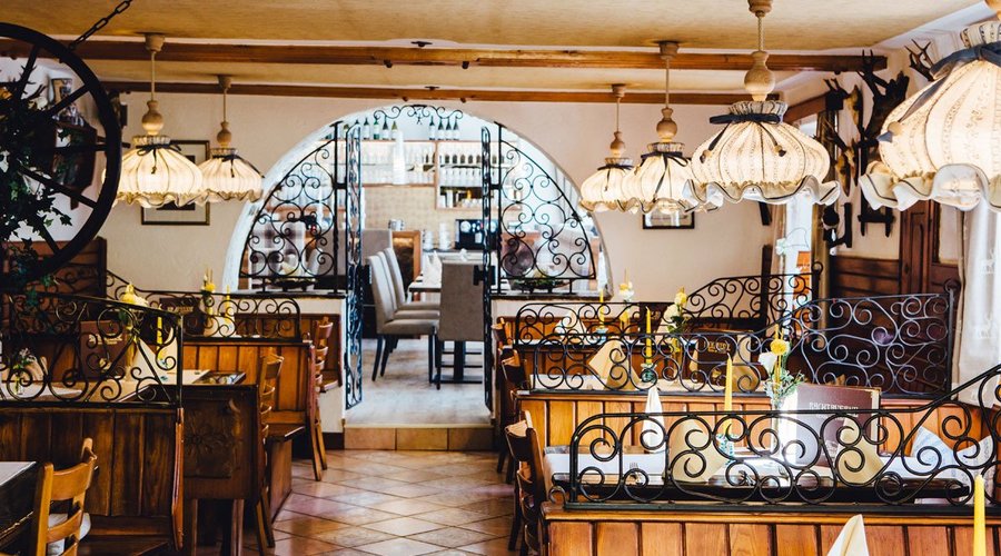 Traditionelle Gasthaus trifft aif modernes Restaurant  - in der Bachtaverne am Attersee