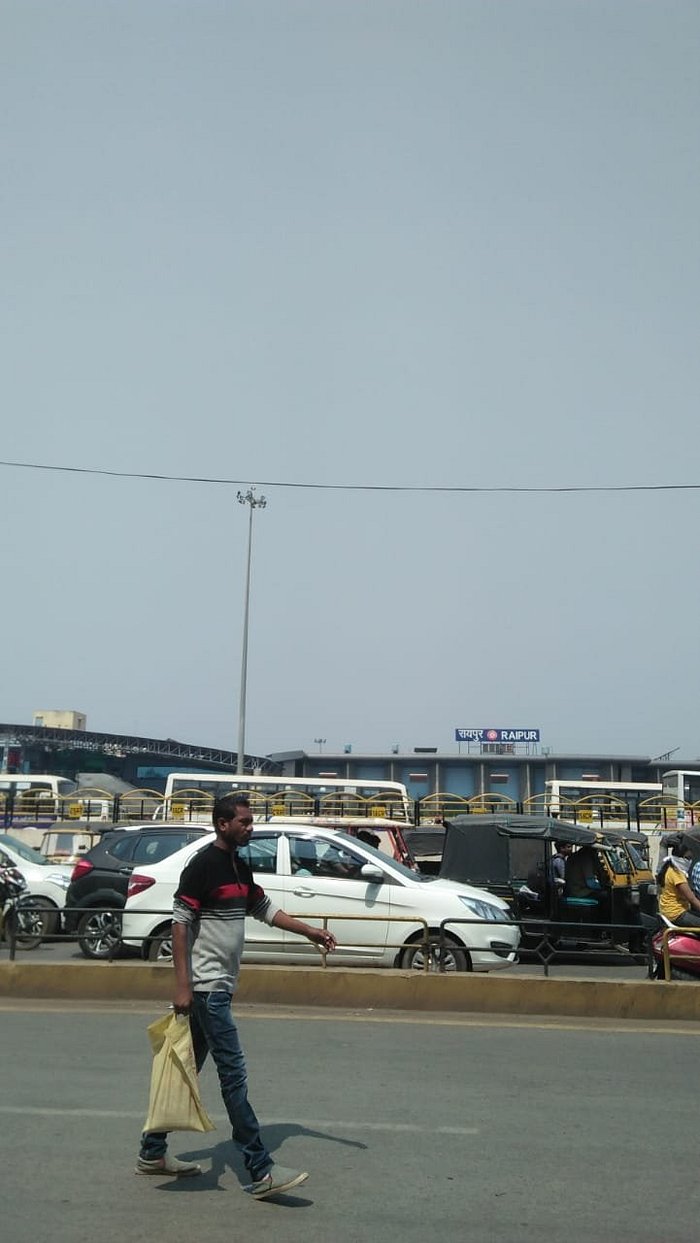 Raipur Airport car parking: Car owners to pay no parking fees at airport  for 4 minute