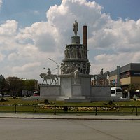 Ulus anıtı ve tramvay, Eskişehir