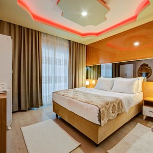 Mersin Vip House Hotel in Mezitli, image may contain: Home Decor, Interior Design, Indoors, Corner