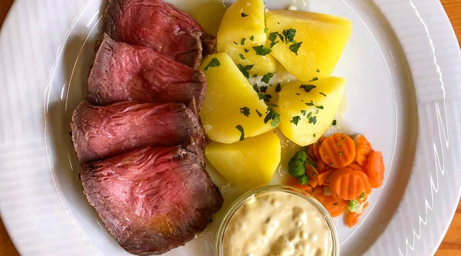 Roastbeef s bramborem a tatarkou