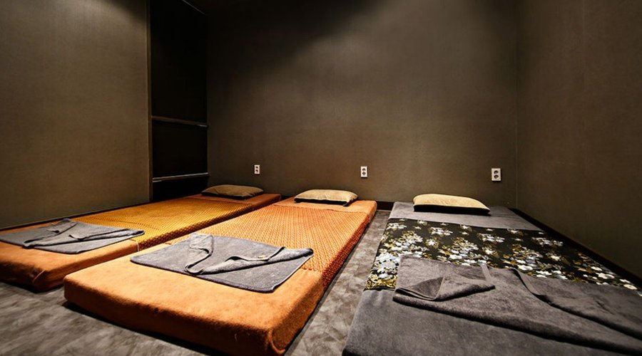 3 people room