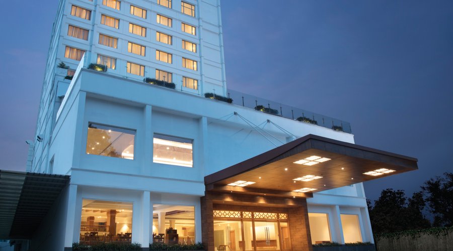 Monsoon Empress is a Luxury 5* Hotel, located on the NH Bypass in the Heart of Kochi