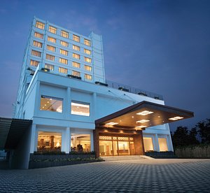 Monsoon Empress is a Luxury 5* Hotel, located on the NH Bypass in the Heart of Kochi