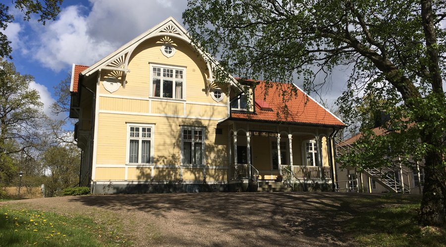 Smuk gammel frontespice