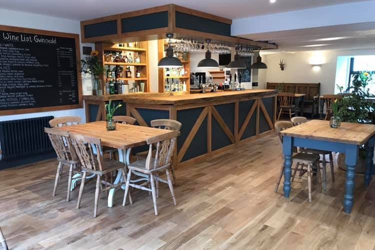  Restaurant Bar