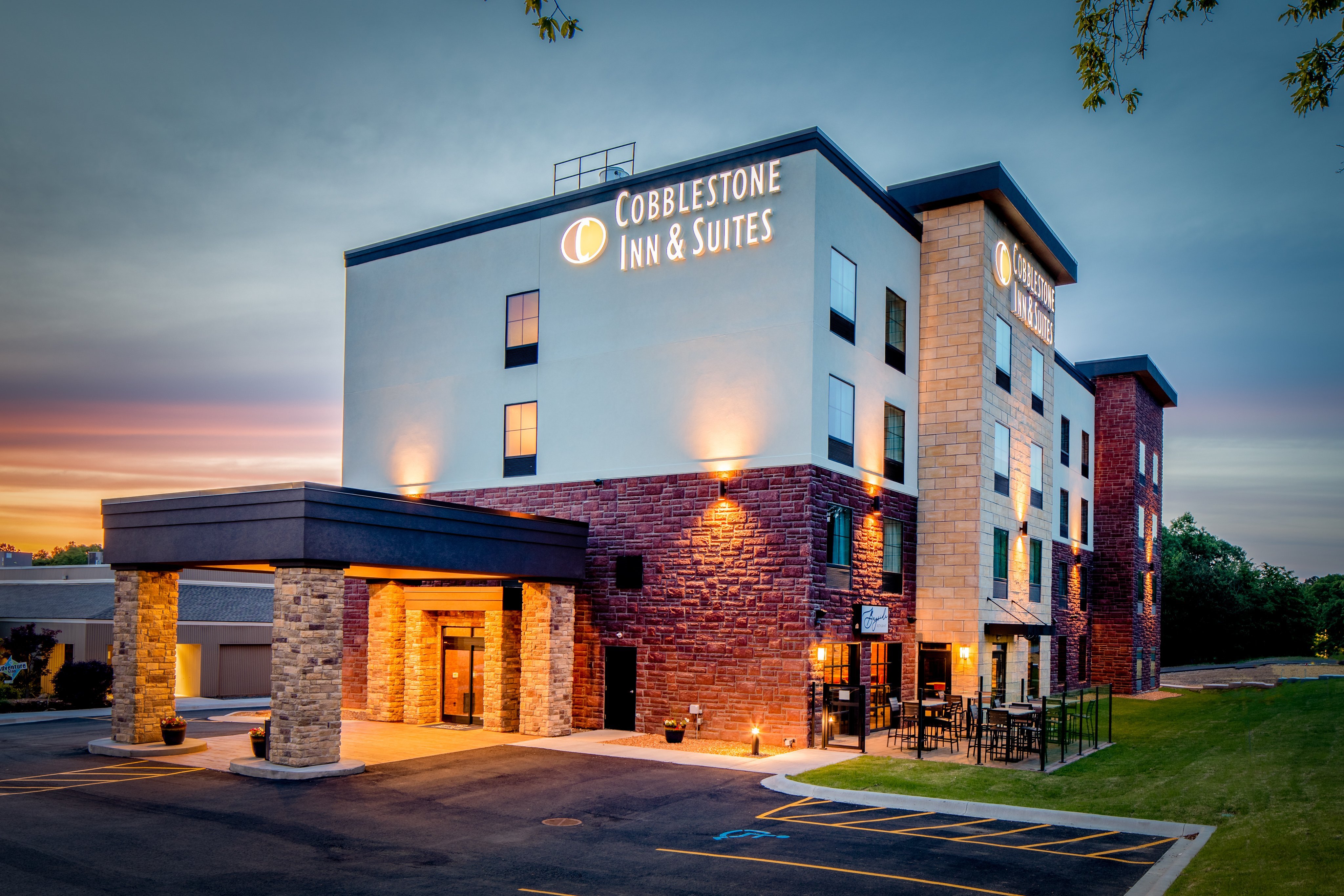 COBBLESTONE INN & SUITES - FAIRFIELD BAY - Updated 2022 (Arkansas)