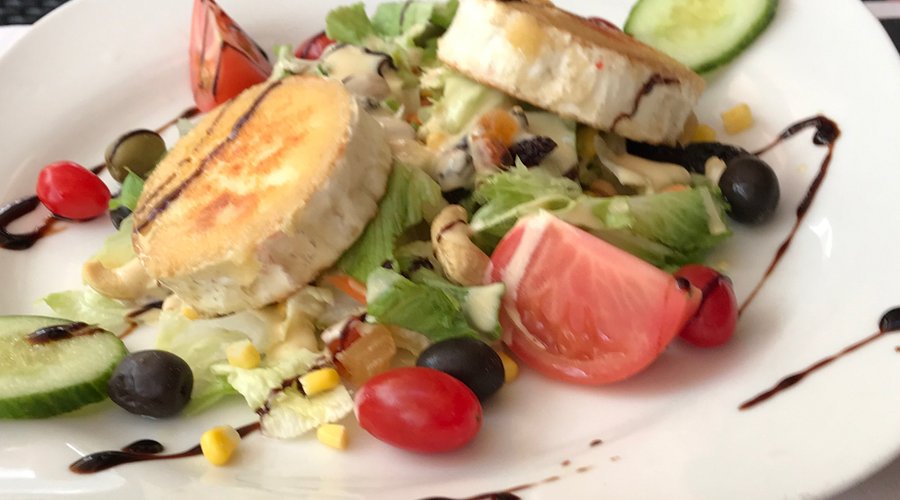 Goat's cheese salad