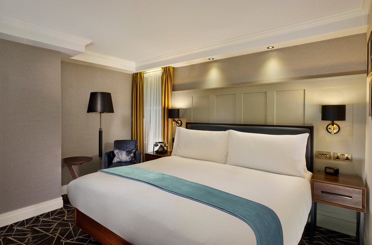 100 Queen S Gate Hotel London Curio Collection By Hilton Rooms   Atrium Deluxe Queen Room 